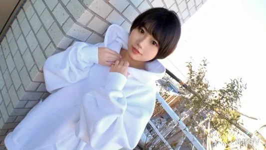 SIRO-5071 [Surprisingly Perverted With A Cute Face? ] She Just Came To The AV Shoot With A Baggy Hoodie On Top And Not Wearing Her Pants Or Skirt (panties As Soon As She Turned Over The Hoodie). AV Application On The Net → AV Experience Shooting 1982