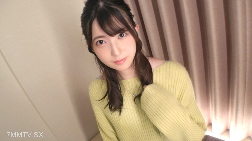 SIRO-4717 【First Time】【Serious Nurse】【Transparent Snow White Skin】A new nurse with little experience appears, living a busy daily life. She reveals her fair skin hidden under her white coat in front of the camera, shaking her beautiful ass while enjoying