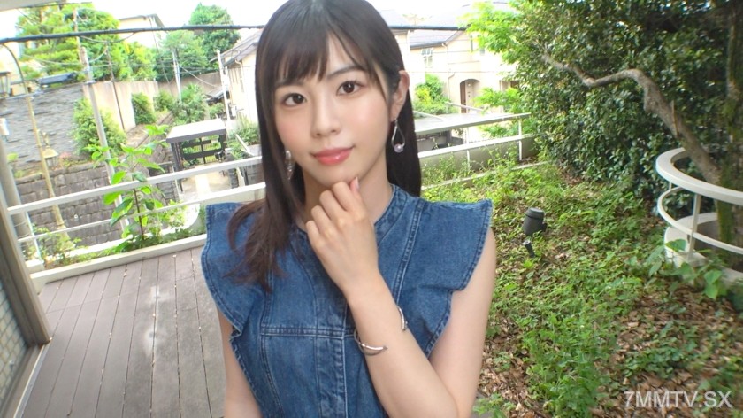 SIRO-4946 【Masturbation Maniac】There were times when she would do it all day long, a beautiful girl who loves masturbation. In front of the camera, while giving head, while having sex… no matter the situation, she never lets go of the vibrator on her pu