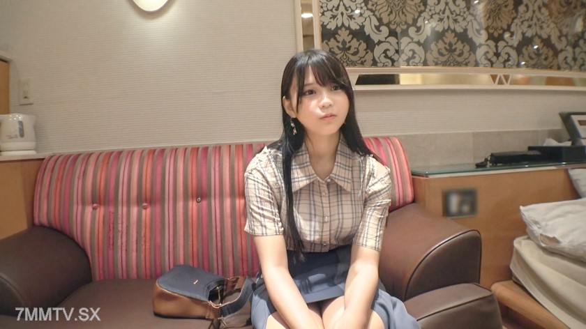 SIRO-5602 【This is the most erotic】【The seemingly plain girl was hiding huge tits】She looks so innocent, but once you stick it in she moans like crazy! The sight of her F-cup tits bouncing around while she’s getting off is mind-blowing! 【First shoot】Appli
