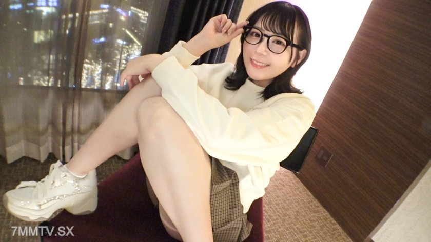 SIRO-5709 Just watching is healing! She’s a laid-back girl, but she’s a crazy woman who masturbates five times a week【さな 20 years old】 The awkward cowgirl position is surprisingly good! Thick body clings tightly in intense sex! 【First shoot】Applied for AV