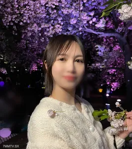 FC2-PPV 3258033 [Complete Appearance] [First Shooting] Our First Date Where The Cherry Blossoms Dance At Night Bus Guide Manami-chan Goes On A Decachin Launch Tour GoTo Travel ♡ FC2-PPV-3258033